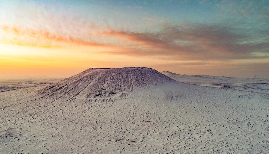 察哈尔火山群雪景如画