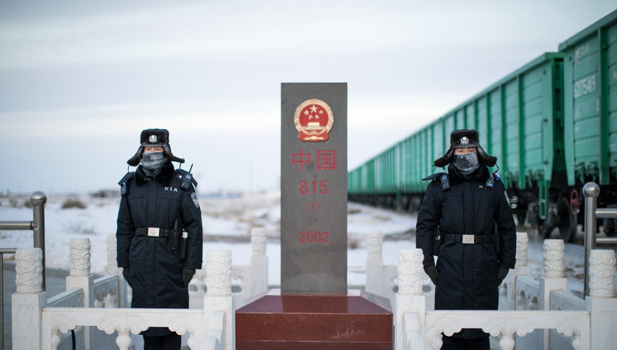 -35℃ 边检民警严守国门