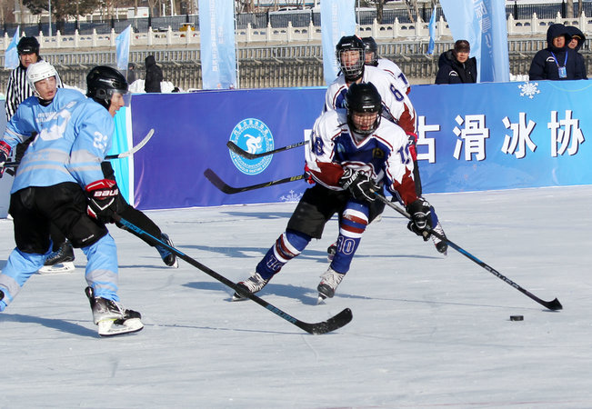 中俄蒙国际青少年冰球邀请赛在呼和浩特开赛