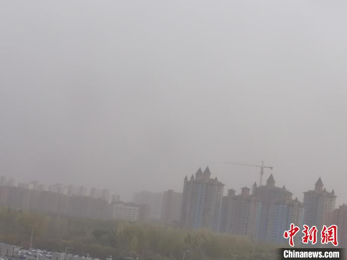 沙尘登场、气温暴跌中国北疆内蒙古开启“冷冻模式”