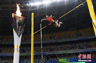 李玲获全运会女子撑杆跳高冠军