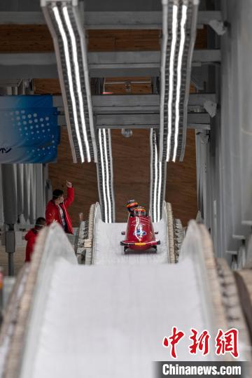 德国雪车队结束滑行 国家雪车雪橇中心提供