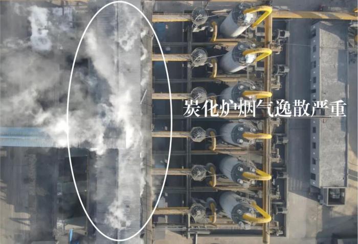  2021年12月11日，督察组使用无人机拍摄，榆林市榆阳区瑞森煤化工公司炭化炉烟气逸散严重