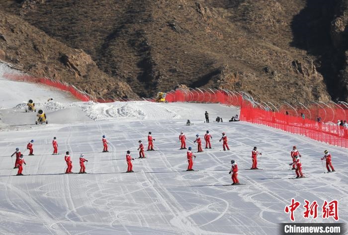 图为滑雪场现场。　许婷 摄