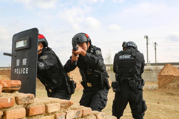 战味十足！特警武装拉练砺精兵