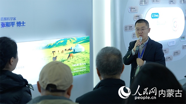 科拓生物工作人员讲解乳酸菌产业的科技创新与产业发展。