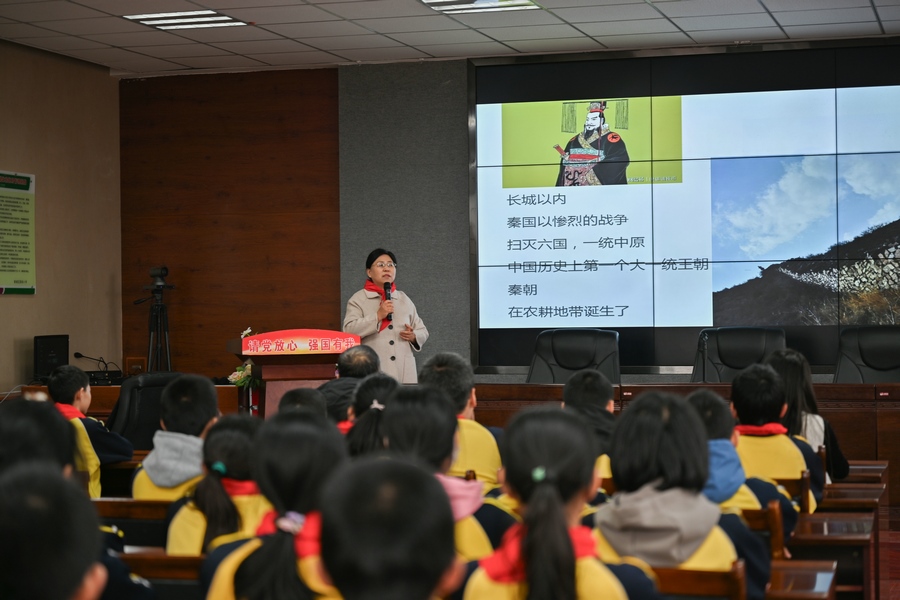 高晓梅在新城区团结小学讲座.jpg