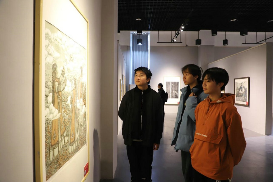 观展.jpg