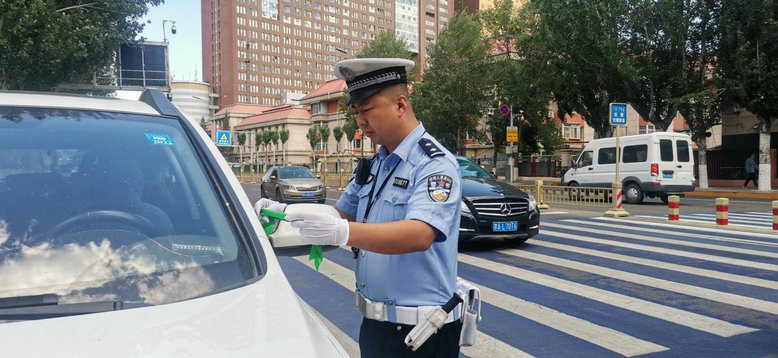 交警1.jpg