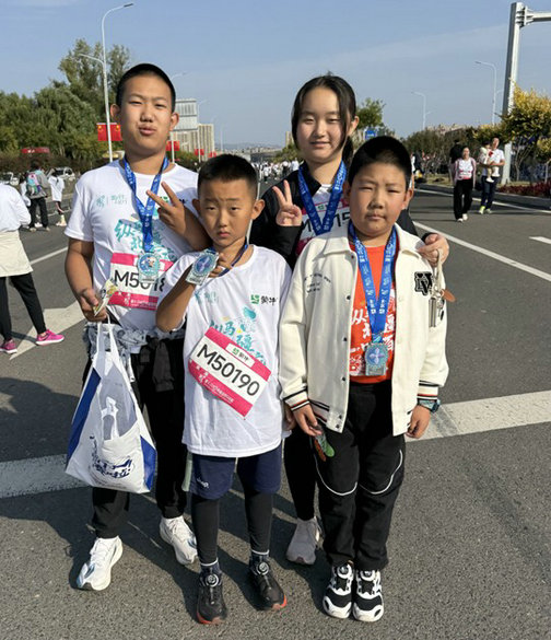 1758429470103018.jpg 马拉松2.jpg