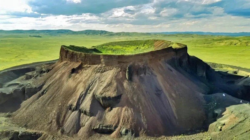 1762829562492111.jpg 火山.jpg