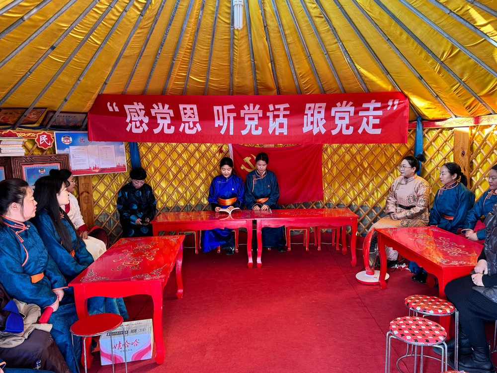 组织开展草原流动党校宣讲活动.jpg