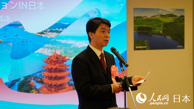 （图片说明：中国驻东京旅游办事处主任欧阳安致辞。人民网滕雪 摄）