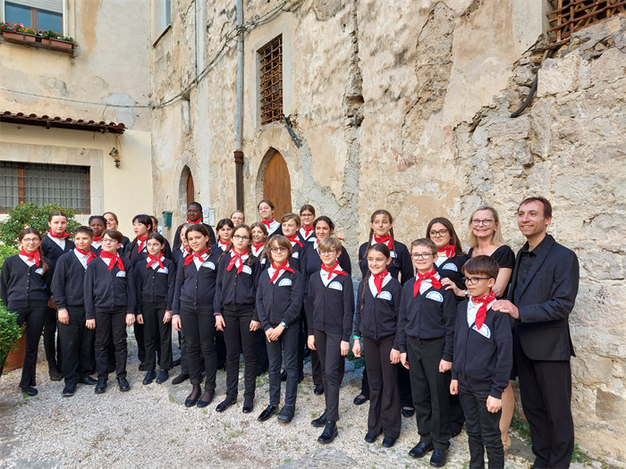 3.2023年4月，巴黎宝丽声童声合唱团在意大利罗马演出。（图片由受访者提供）