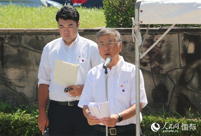 藤泽市市长铃木恒夫在纪念仪式上致辞。人民网 许可摄