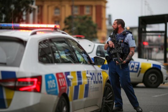 7月20日，在新西兰奥克兰，警方封锁道路。（新华社发，赵纲摄）
