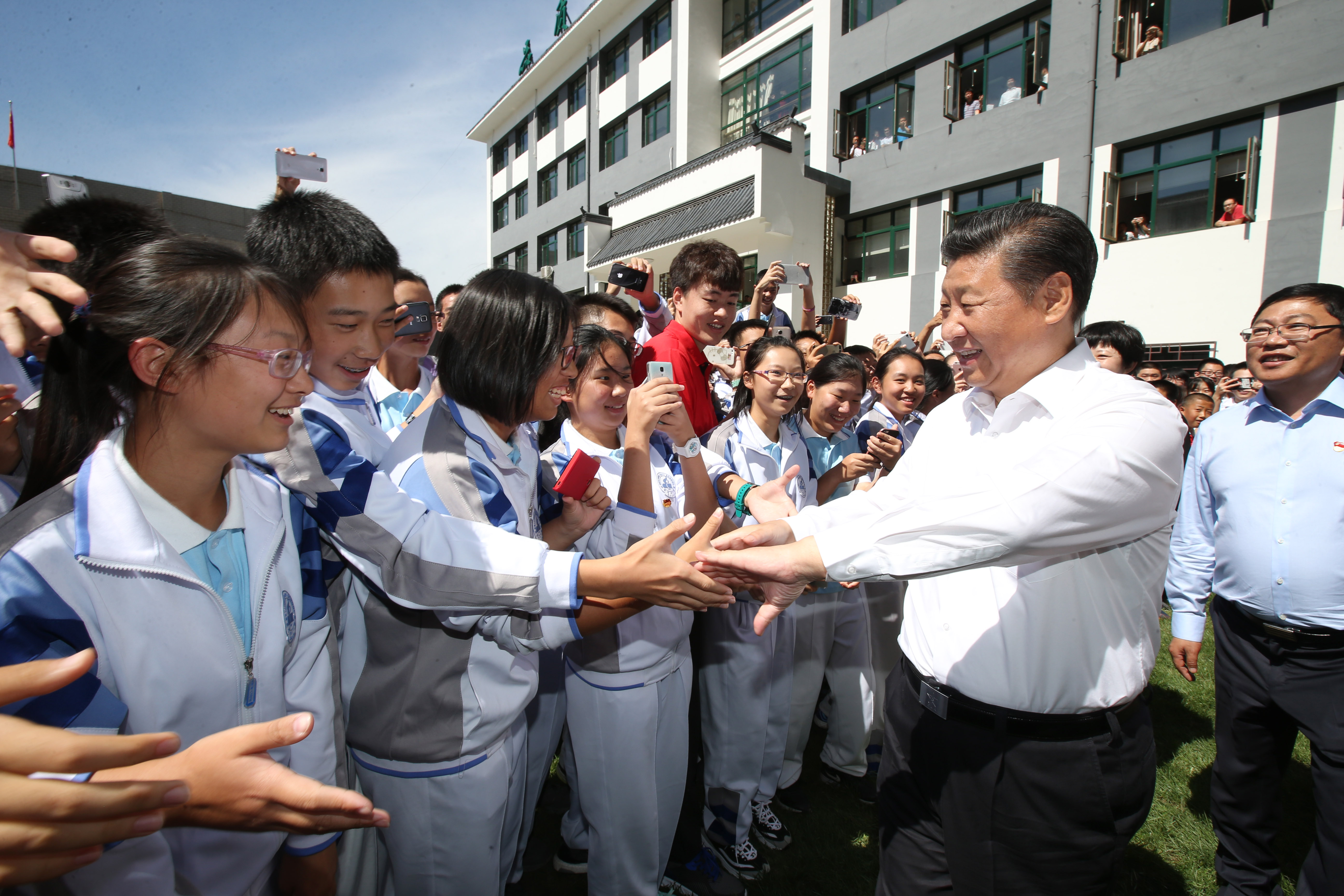 2016年9月9日，习近平总书记来到位于北京市海淀区的八一学校看望师生。