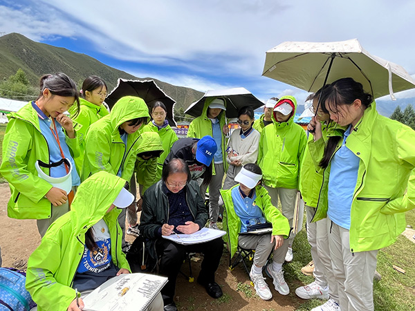 2023年“我们共同追逐梦想”——京藏青少年拉萨采风交流活动。