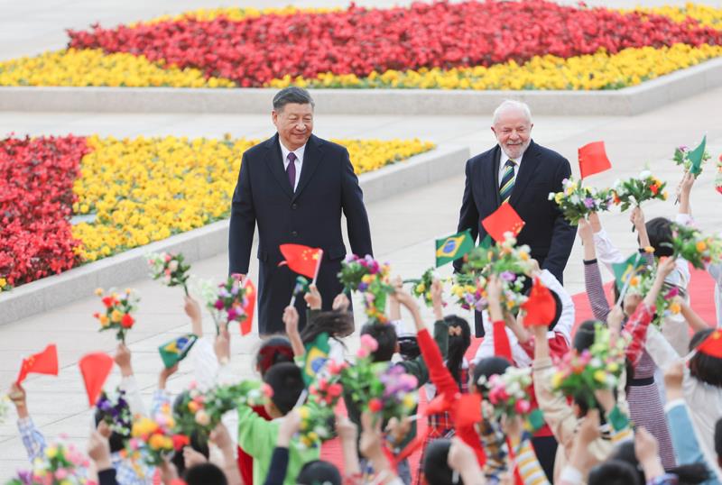 2023年4月14日，习近平主席在北京人民大会堂东门外广场为来华进行国事访问的巴西总统卢拉举行欢迎仪式。