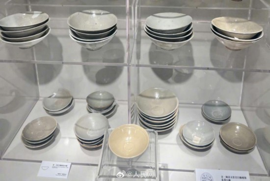 福建德化窑瓷碗。人民网记者 李娜摄