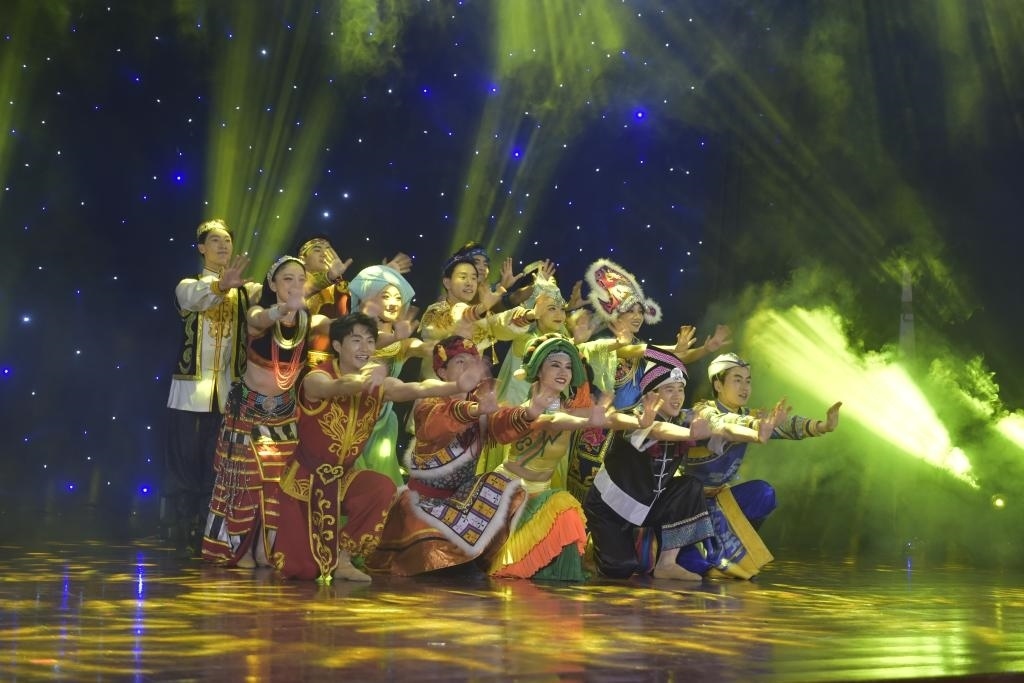 5月27日,演员在柬埔寨金边真腊歌剧院演出。