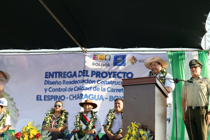 玻利维亚总统阿尔塞在埃尔埃斯皮诺公路项目竣工通车仪式上致辞。中国中铁供图