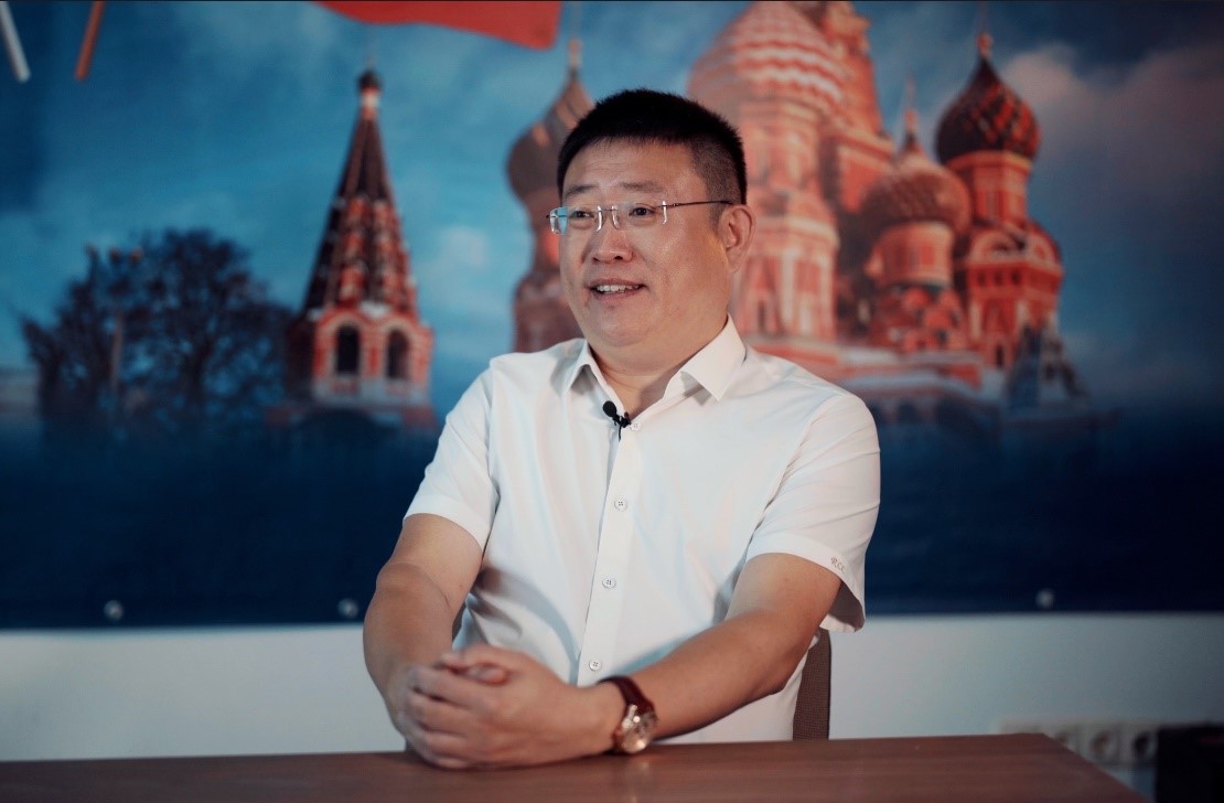 中俄人文合作发展中心主席尹斌接受人民网记者采访。人民网记者 马天翼摄