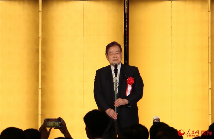 日中协会会长野田毅致祝酒辞。人民网 许可摄