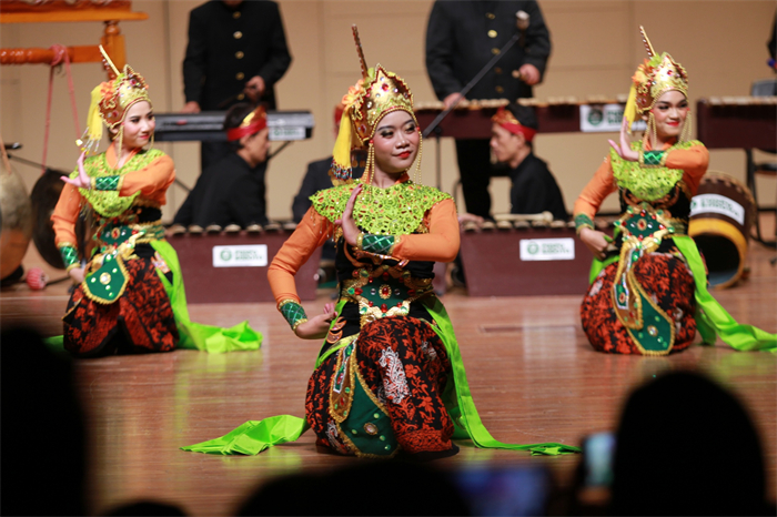 印尼艺术家表演印尼传统舞蹈。印尼驻华大使馆供图