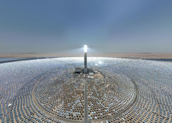 这是2022年8月在阿联酋迪拜拍摄的上海电气迪拜光热光伏复合项目（无人机照片）。新华社发