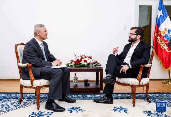 10月17日，智利总统博里奇在北京接受新华社记者专访。新华社记者 吕帅 摄