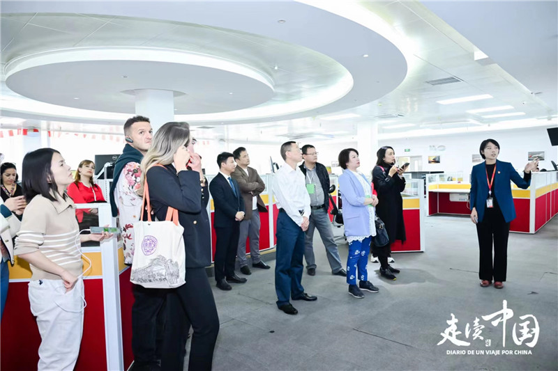 媒体记者参观天津航空运营控制中心。主办方供图。