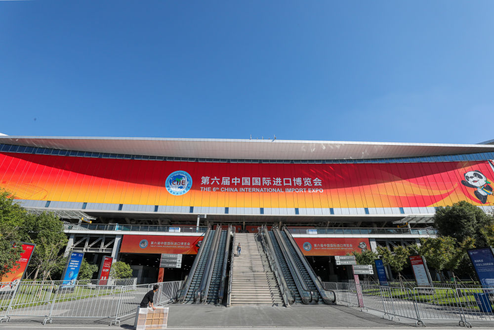 这是第六届进博会场馆国家会展中心（上海）外景（2023年11月2日摄）。新华社记者 辛梦晨 摄
