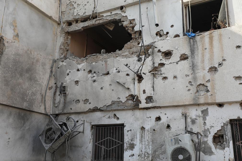11月9日，加沙城一家医院遭以色列军队袭击后受损。新华社发