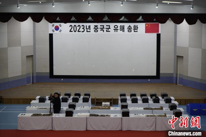当地时间11月22日上午，第十批在韩中国人民志愿军烈士遗骸装殓仪式在韩国举行。图为仪式现场。中新社记者 刘旭 摄
