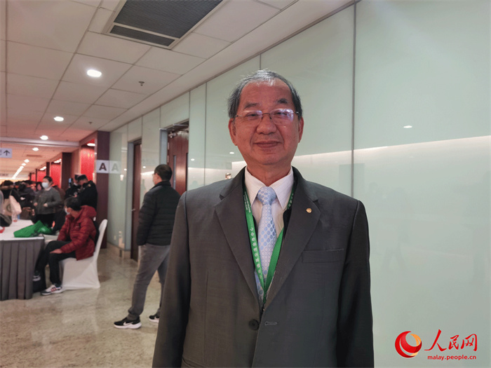 2.马来西亚汉文化中心主席吴恒灿在北京出席世界中文大会。人民网 杨春燕摄
