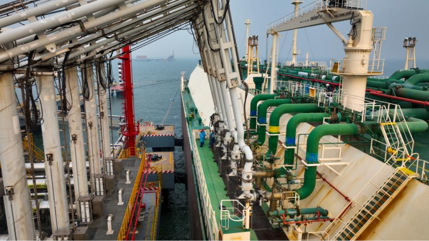 “阿尔达夫那”轮靠泊唐山LNG接收站，开始接卸作业。金添摄