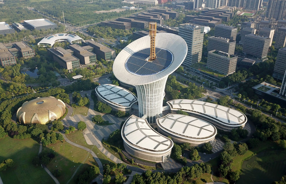 位于武汉光谷未来科技城的武汉新能源研究院大楼（2022年7月9日摄，无人机照片）。新华社记者 程敏 摄