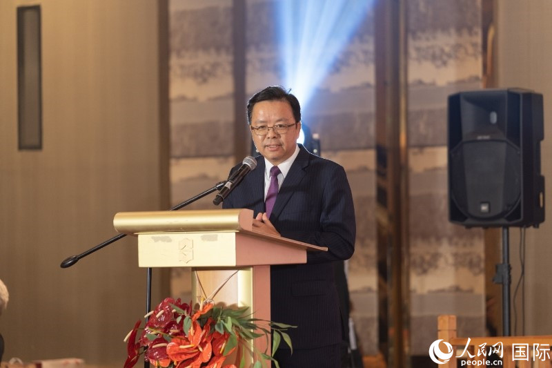 中国驻菲律宾大使黄溪连出席年会并致辞。人民网记者樊帆 摄