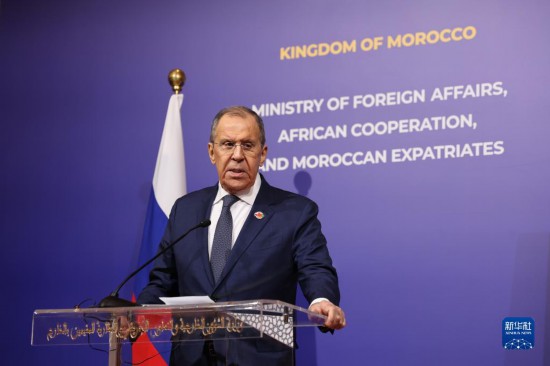 12月20日，在摩洛哥南部城市马拉喀什举行的第六届阿拉伯-俄罗斯合作论坛主议程结束后，俄罗斯外交部长拉夫罗夫在记者会上讲话。新华社记者霍晶摄