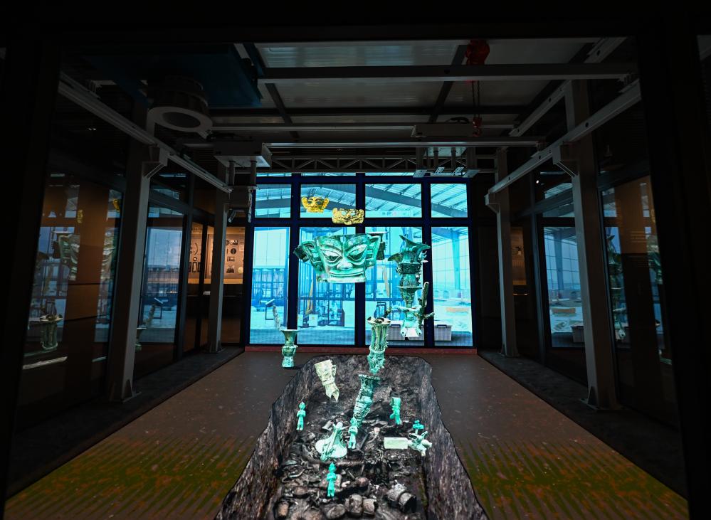 在三星堆博物馆新馆拍摄的裸眼3D技术还原的考古“方舱”。新华社记者王曦 摄
