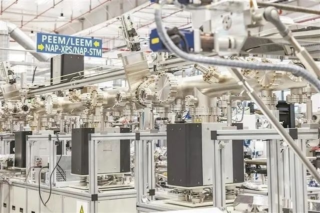 △中国科学院苏州纳米技术与纳米仿生研究所的纳米真空互联实验站内部
