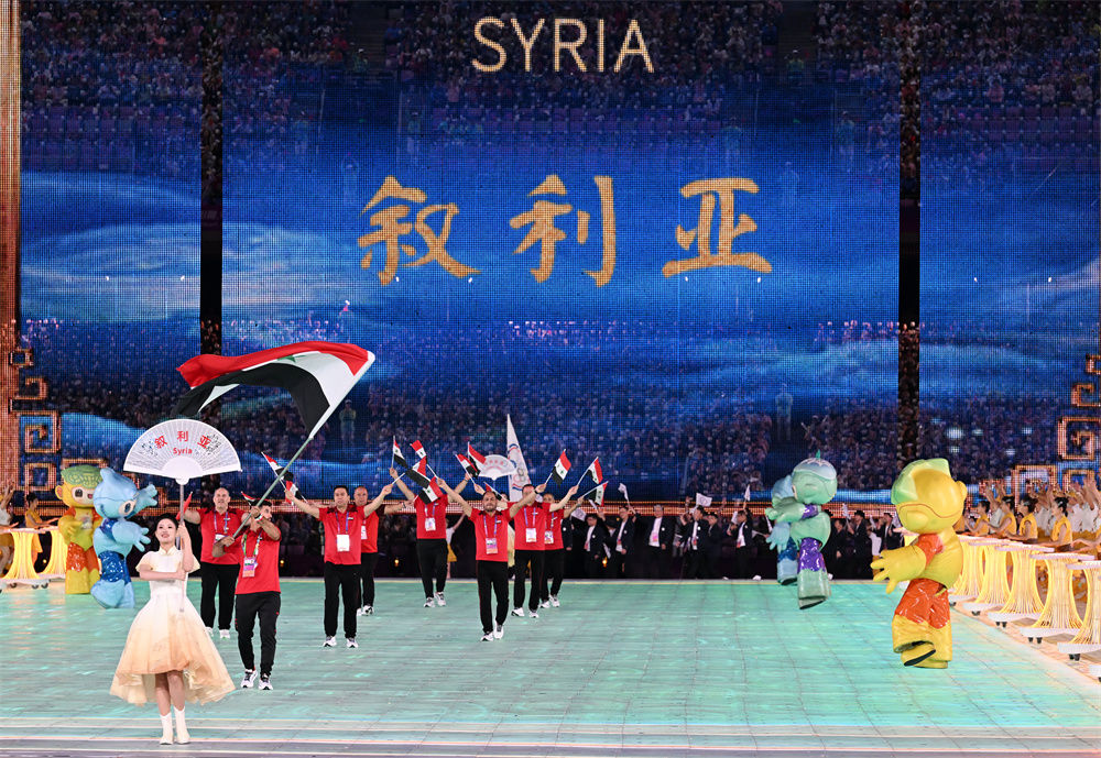 2023年9月23日，叙利亚代表团在第19届亚洲运动会开幕式上入场。新华社记者 程敏 摄