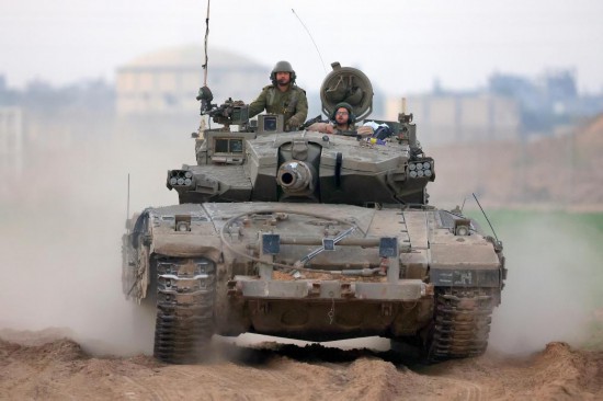  这是1月6日拍摄的加沙边境以色列一侧的以军部队。新华社发（伊兰·阿萨亚格摄/基尼图片社）