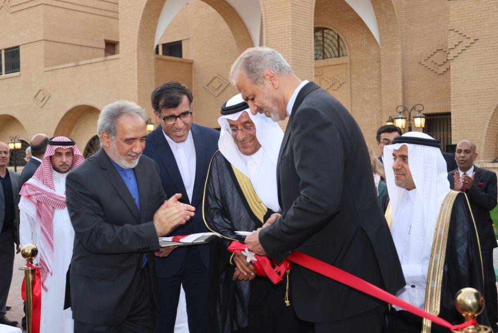 2023年6月6日，在沙特阿拉伯利雅得，伊朗副外长比格德利（前右一）、沙特副外交大臣优素福（前右二）等出席伊朗驻沙特阿拉伯大使馆复馆仪式。新华社记者 王海洲 摄