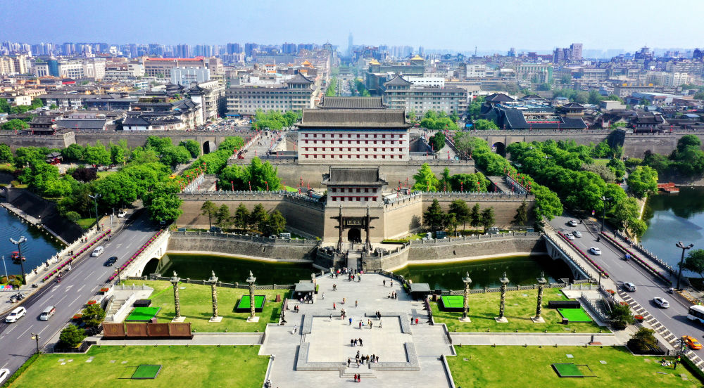 西安城墙永宁门（2023年4月25日摄，无人机照片）。新华社记者 刘潇 摄