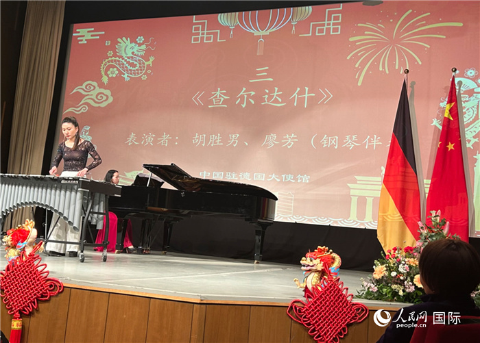 木琴独奏《查尔达什》，表演者：胡胜男、廖芳（钢琴伴奏）
