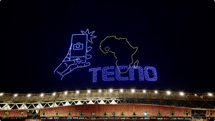 TECNO利用无人机在第34届非洲杯足球赛场进行空中表演。传音公司供图