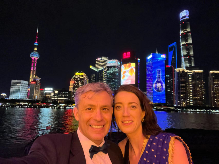 马克西米与妻子在上海。图片由受访者提供