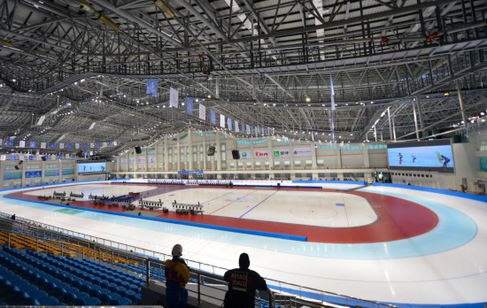 图为第十四届全国冬季运动会速度滑冰比赛场地。新华社记者 彭源 摄